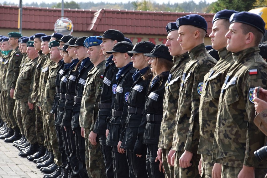 Ślubują klasy mundurowe Zespołu Szkół nr 7 w Białym Borze [zdjęcia]