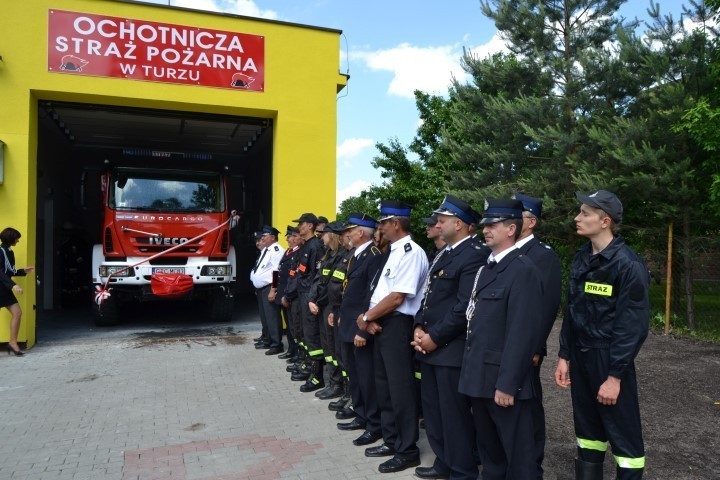 Gmina Tczew: w Turzu przekazano nowy samochód strażacki i powitano lato