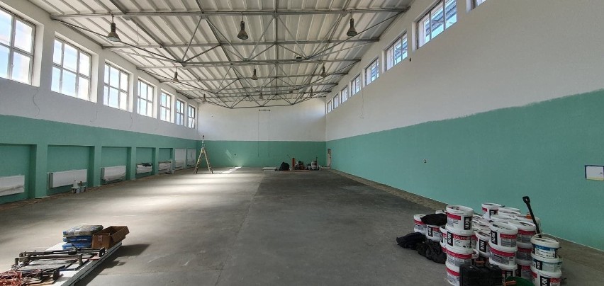 Szkoła zawodowa w Szczecinku. Trwa remont hali sportowej [zdjęcia]