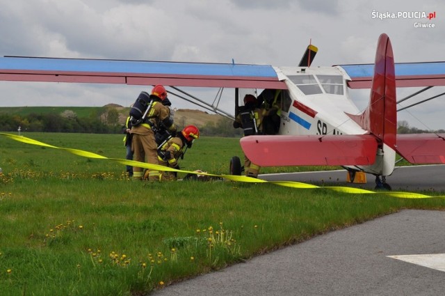 Wypadek awionetki w Gliwicach - ćwiczenia służb ratunkowych na lotnisku. Zobacz kolejne zdjęcia. Przesuwaj zdjęcia w prawo - naciśnij strzałkę lub przycisk NASTĘPNE
