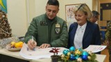 Włoscy żołnierze strzegą nieba i pomagają. Symboliczny czek trafił do SORW dla Dzieci i Młodzieży z Autyzmem