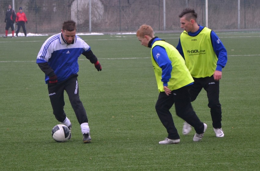 Piłka nożna. Grom Nowy Staw pokonał w sparingu GKS Kowale 7:1 [ZDJĘCIA]