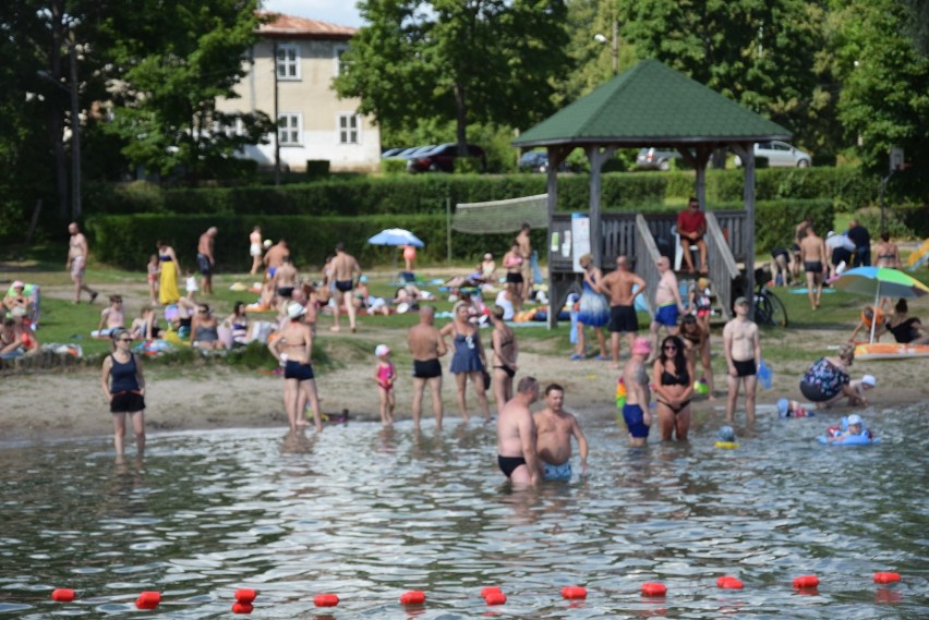 Tłumy nad Wigrami. Najpiękniejsze w regionie jezioro jest oblegane przez mieszkańców i turystów [Zdjęcia]