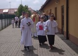 Strażacy z OSP Lubliniec na procesji Bożego Ciała. Uroczysty apel i odznaczenia