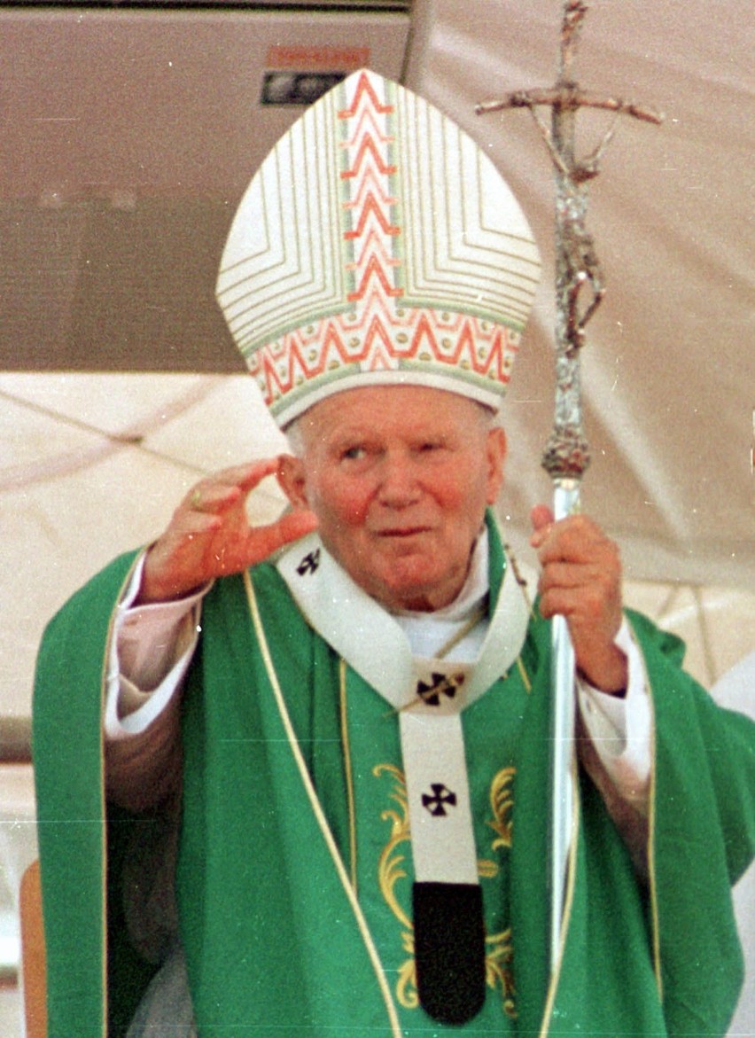1979 – Papież Jan Paweł II rozpoczął pisanie swego...