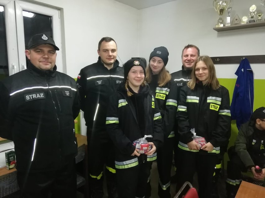 Strażacy z Wąsowa zorganizowali Mikołajki dla młodzieżowców