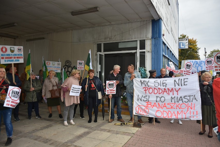 Kolejny  protest mieszkańców Gminy Chełm przeciwko włączeniu kilku sołectw do miasta. Zobacz zdjęcia