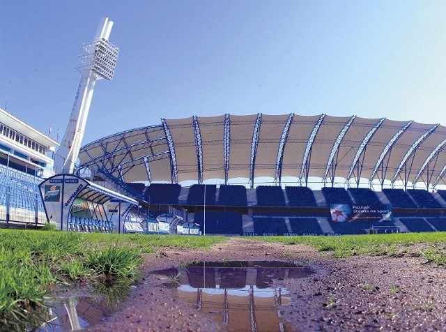 Ile z ponad 700 mln zł wydanych na stadion utopiono w błocie?