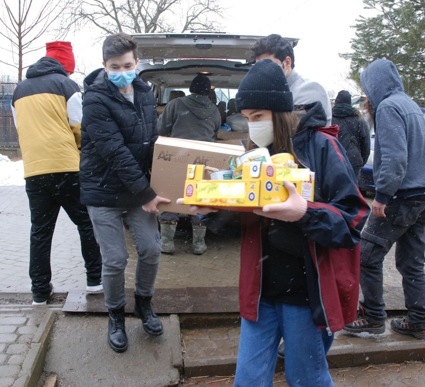 Do końca marca trwa akcja dla bezdomnych zwierząt ze schroniska w Orzechowcach, którą organizują zagraniczni studenci PWSTE w Jarosławiu
