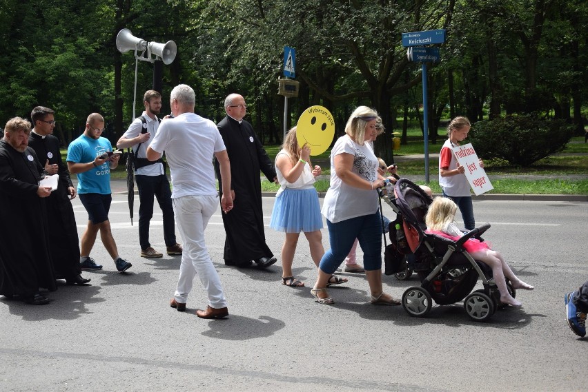 Marsz dla Życia i Rodziny przeszedł ulicami Zawiercia FOTO