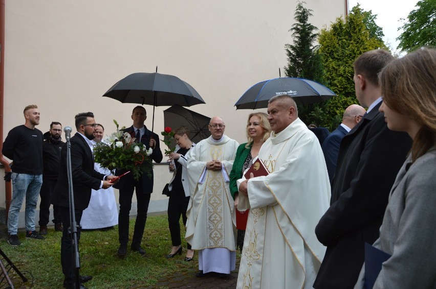 Na urodzinach u hrabiego Antoniego Ostrowskiego. Odsłonięcie tablicy epitafijnej w Ujeździe [ZDJĘCIA]