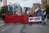 "Marsz o wolność" w Gdyni. Koronasceptycy przeszli ulicami Gdyni i domagali się zakończenia pandemii