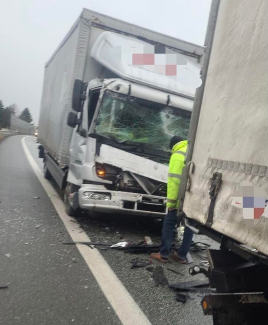 Wypadek dwóch ciężarówek na S1 w Czechowicach-Dziedzicach. Spore utrudnienia na drodze