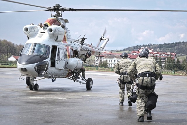 Szkolenie wysokościowe dla strażników granicznych, strażaków i ratowników GOPR w Huwnikach koło Przemyśla.