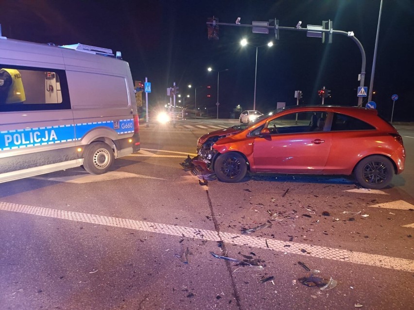 Do wypadku doszło w niedzielę po godz. 18. Rozbite samochody...