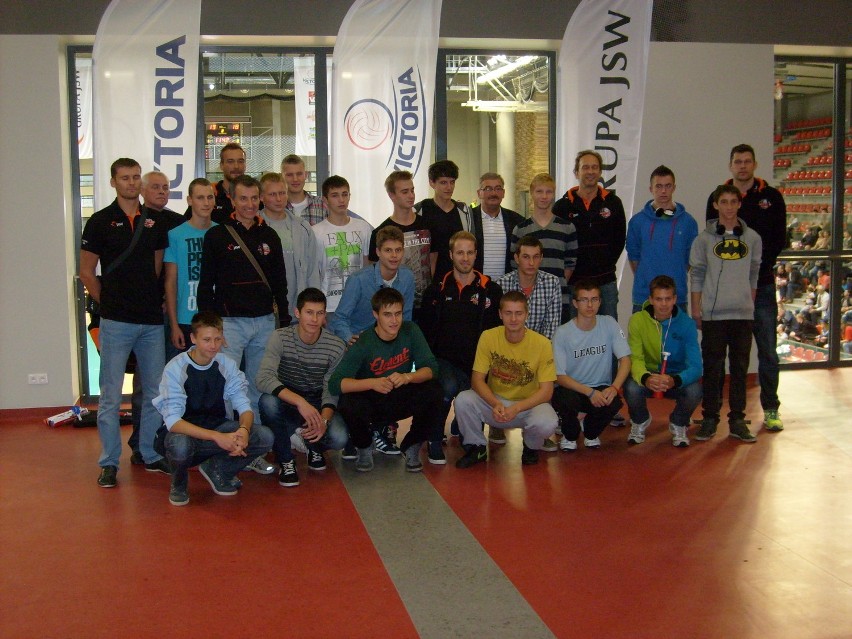 Siatkarze Victorii PWSZ zaczęli turniej w Aqua-Zdroju od wysokiej wygranej nad Jastrzębskim Węglem
