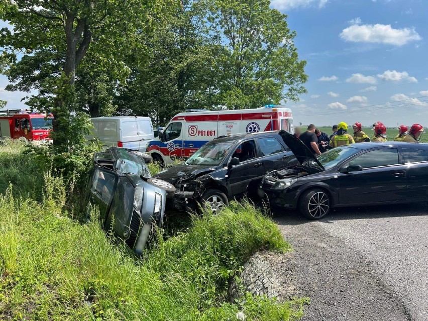 Wypadek w Czeluścinie. Zderzyły się trzy auta