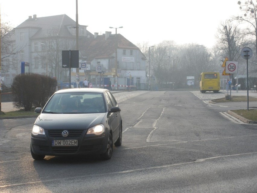 Wrocław: Kierowcy nie przestrzegają zakazu ruchu na pętli w Leśnicy