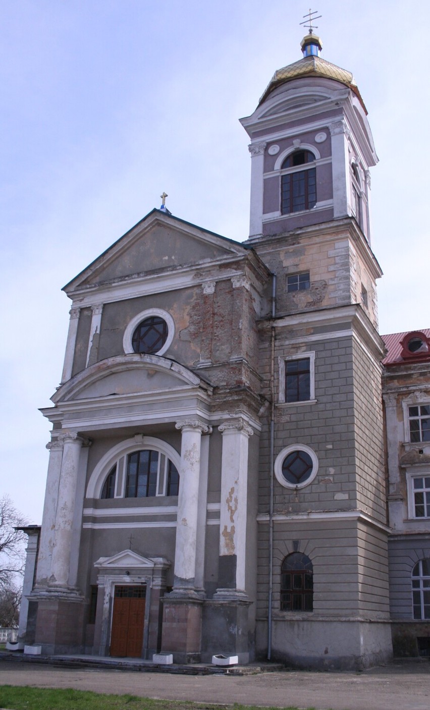 Tuż przy granicy z Polską powstaje jeden z największych ośrodków dla uchodźców oraz schron. Będą się mieścić w dawnej polskiej szkole