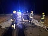 Pożar samochodu w Grębocicach. Auto spłonęło doszczętnie