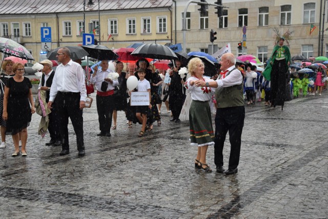 Paradą ulicami miasta rozpoczęły się tegoroczne Dni Suwałk