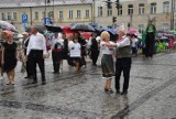 Parada ulicami miasta rozpoczęła Dni Suwałk. Nie straszny suwalczanom deszcz [zdjęcia] 