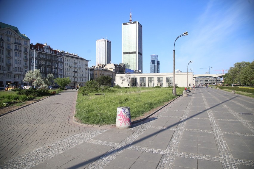 Majówka 2018 w Warszawie. Ulice opustoszały [ZDJĘCIA]