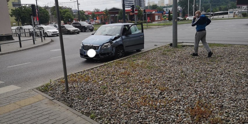 Wypadek w centrum Bydgoszczy. Jedna osoba w szpitalu [zdjęcia]