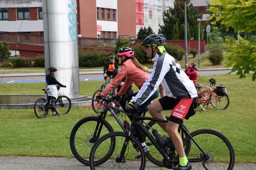 Kaszebe Runda wystartowała z Kościerzyny! Sportowe emocje i wiele radości. Na rowerach pokonają setki kilometrów [ZDJĘCIA]