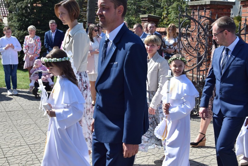 Krotoszyn. Dzieci z parafii pw. św. Wojciecha w Kobiernie przystąpiły do pierwszej komunii świętej [FOTO]