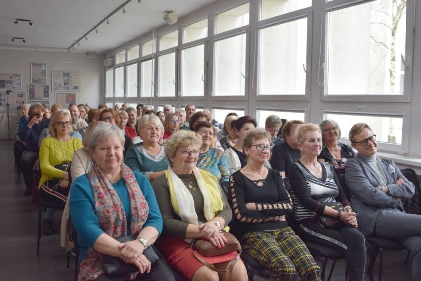 Inowrocław. W saloniku biblioteki odbyło się spotkanie z Joanną Brodzik. Popularna aktorka mówiła nie tylko o swojej książce i karierze