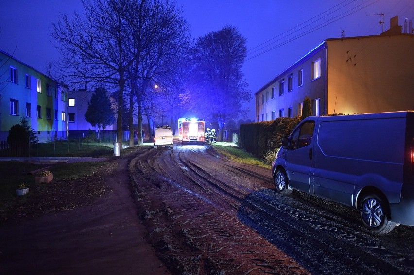 Leszno. Pożar w piwnicy bloku. Lokatorzy bali się wybuchu [ZDJĘCIA]