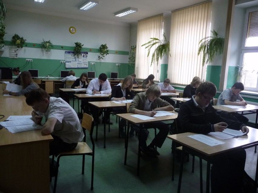 Gimnazjaliści z Panek pisali dzisiaj próbny egzamin  gimnazjalny