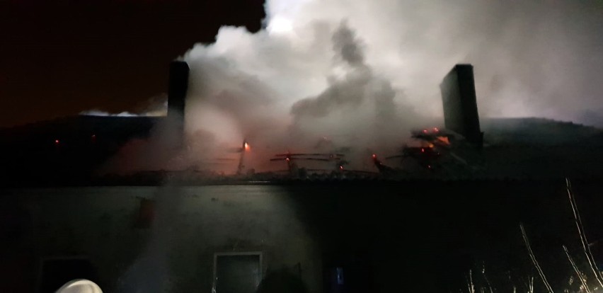 Pelplin: pożar domu jednorodzinnego przy ul. Czarnieckiego [ZDJĘCIA, AKTUALIZACJA]