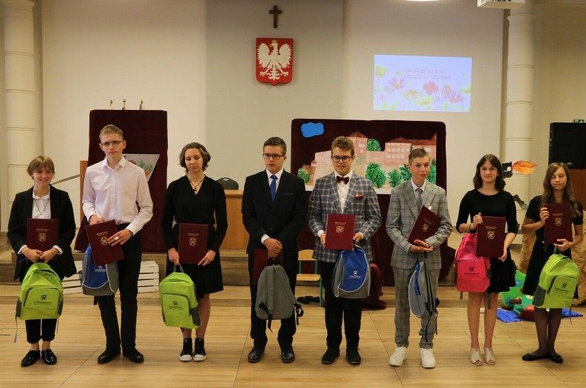 Najlepsi uczniowie w Starachowicach dostali nagrody od władz...