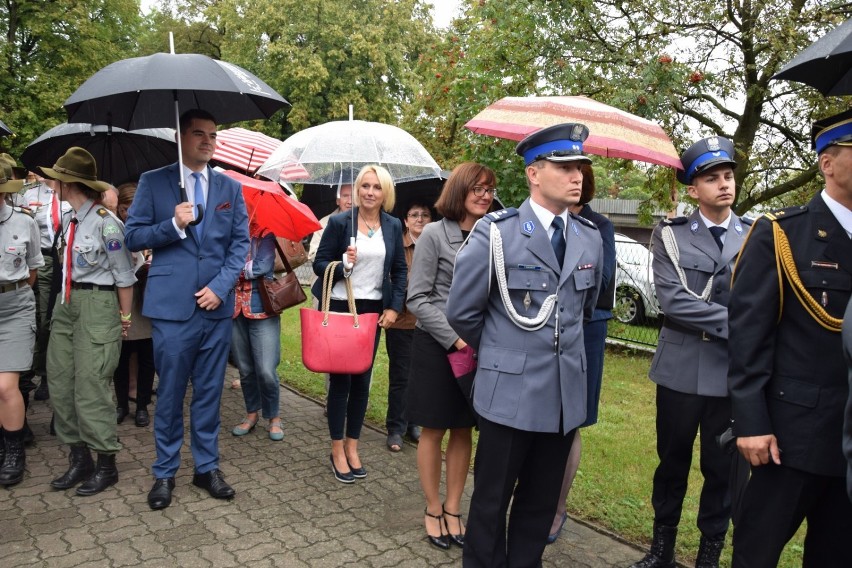 Woejwowda Wielkopolski Zbigniew Hoffmann złożył wieńce pod...