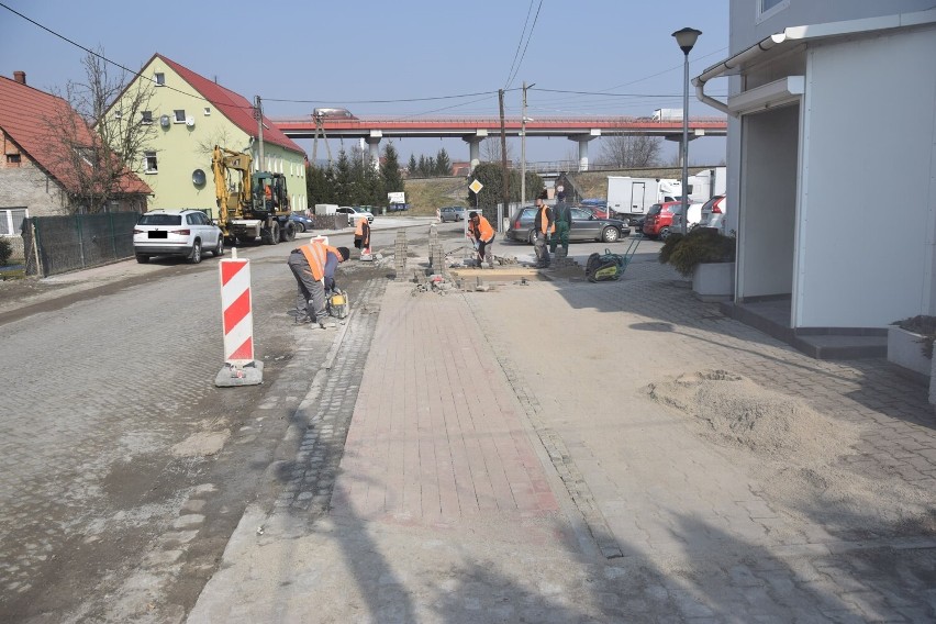 Trwają prace drogowe na ul. Półwiejskiej w Kłodzku