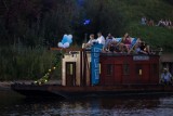 Święto Wisły 2016. Warszawiacy żegnają lato odświętną paradą łodzi i fireshow [ZDJĘCIA]