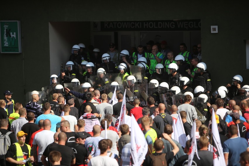 KWK Kazimierz-Juliusz: górnicy z Sosnowca protestowali w Katowicach [ZDJĘCIA]