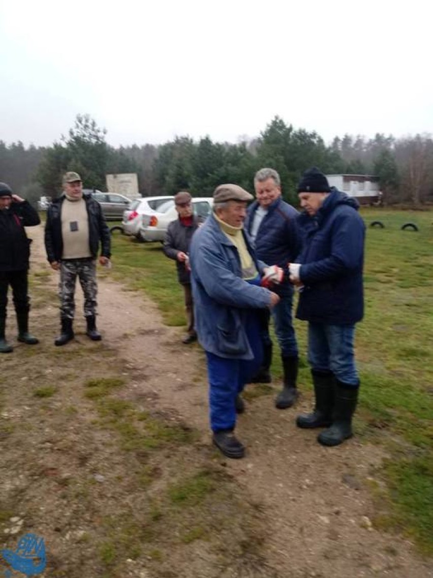 Wędkarze sprzątali brzegi zbiornika Murowaniec