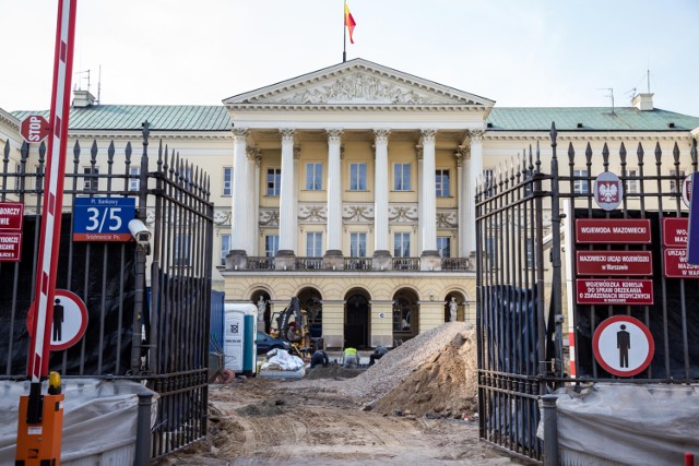 Plac Bankowy, Warszawa. Urzędnicy przeprowadzą eksperyment i zamkną ruch przy stołecznym ratuszu