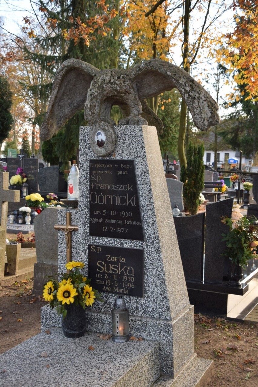 Grób mjra pilota Stanisława Książkiewicza na starym cmentarzu w Pruszczu