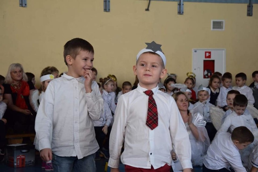 Dzieci ze Szkoły Podstawowej w Białołęce zagrały w jasełkach. ZDJĘCIA