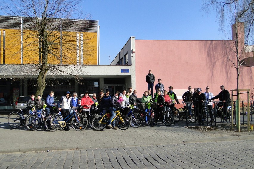Młodzież grodziskiego Zespołu Szkół Ponadgimnazjlanych zainaugurowała sezon rowerowy