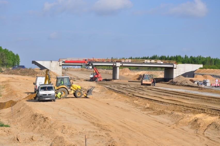 Dwa wiadukty na A1 pod Kłobuckiem do rozbiórki. Zawiódł beton... ZDJĘCIA