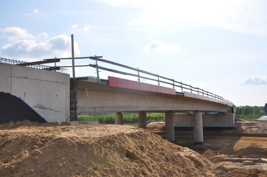 Dwa wiadukty na A1 pod Kłobuckiem do rozbiórki. Zawiódł beton... ZDJĘCIA