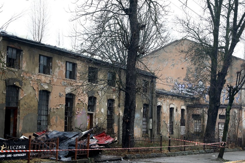 Pożar Metalplastu w Piotrkowie: zgliszcza po pożarze i...