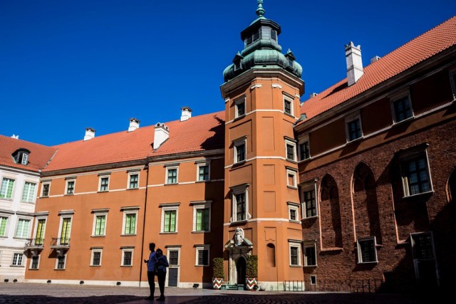 W ramach akcji "Darmowy listopad" zupełnie za darmo możecie zwiedzić Zamek Królewski a także nową wystawę czasową, zorganizowaną w ramach obchodów 100-lecia odzyskania przez Polskę niepodległości. Rocznicowej ekspozycji towarzyszyć będą lekcje muzealne, spacery tematyczne, wykłady oraz pokazy filmów. Na chętnych czekają też m.in. weekendowe spotkania poświęcone odzyskanym dziełom z zamkowej kolekcji.