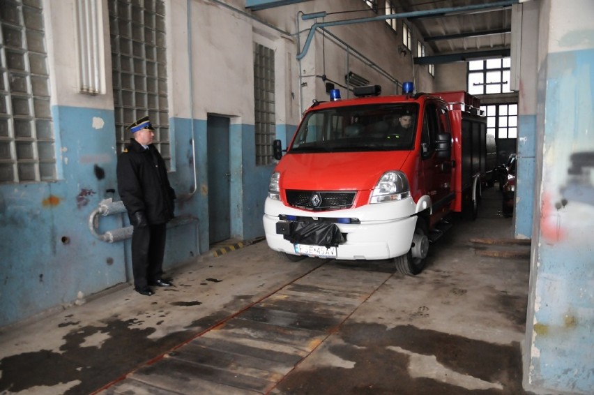 Śrem: OSP Niesłabin ma nowy samochód. Przekazanie renaulta na potrzeby ratowników 20.01.2014 [FOTO]