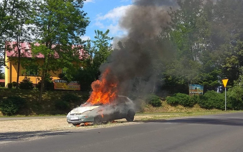 Na drodze w Grochowcach koło Przemyśla zapalił się ford focus [ZDJĘCIA] 